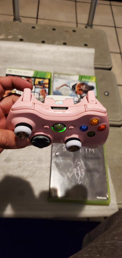 XBOX 360 PINK CONTROLLER & 3 GAMES