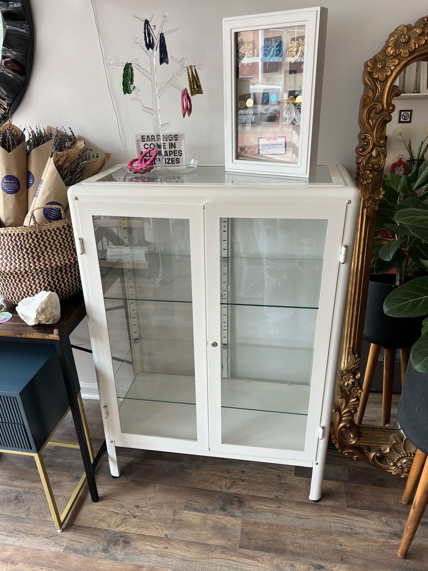 1 Display Cabinet