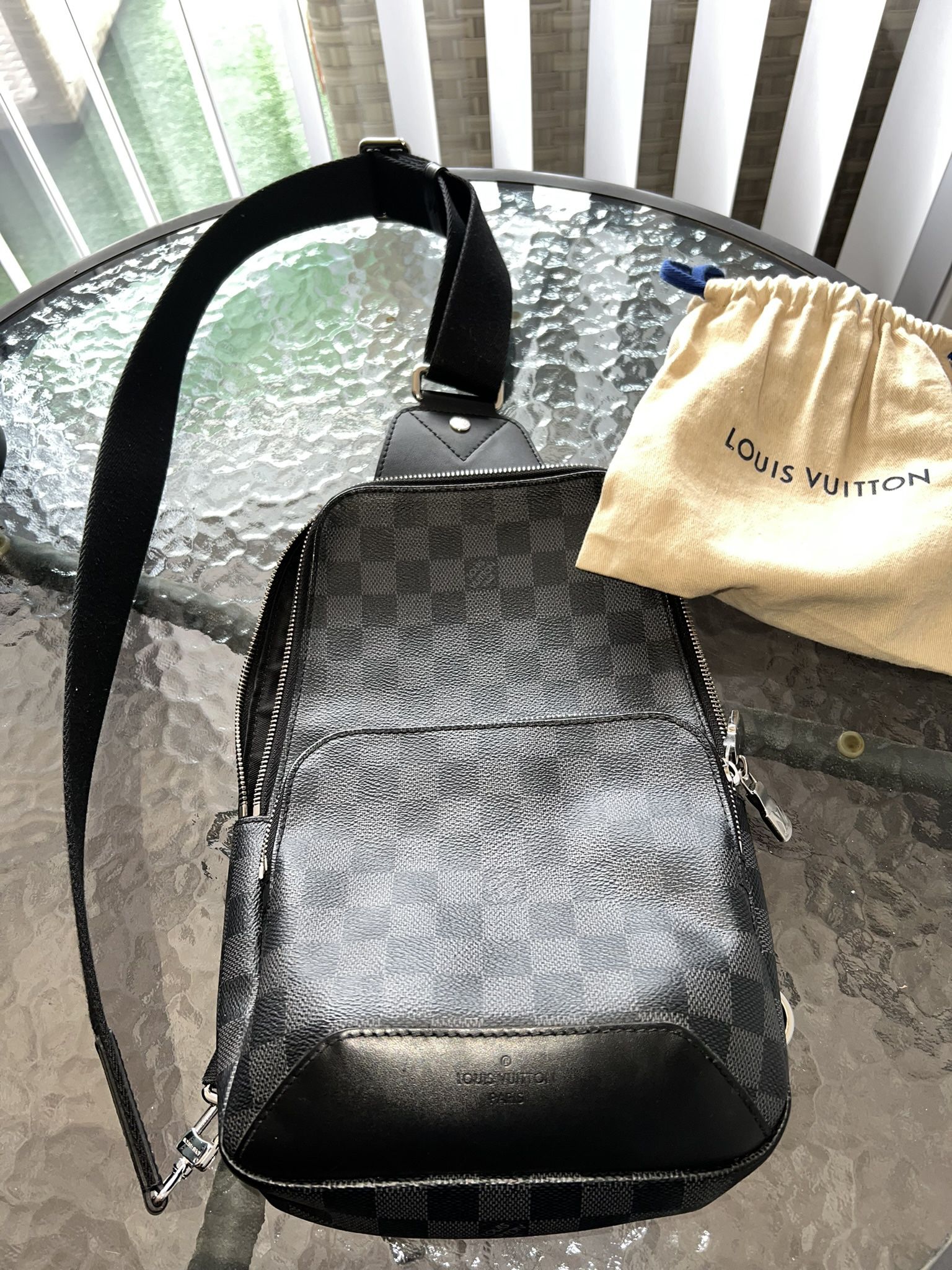 Louis Vuitton messenger Bag