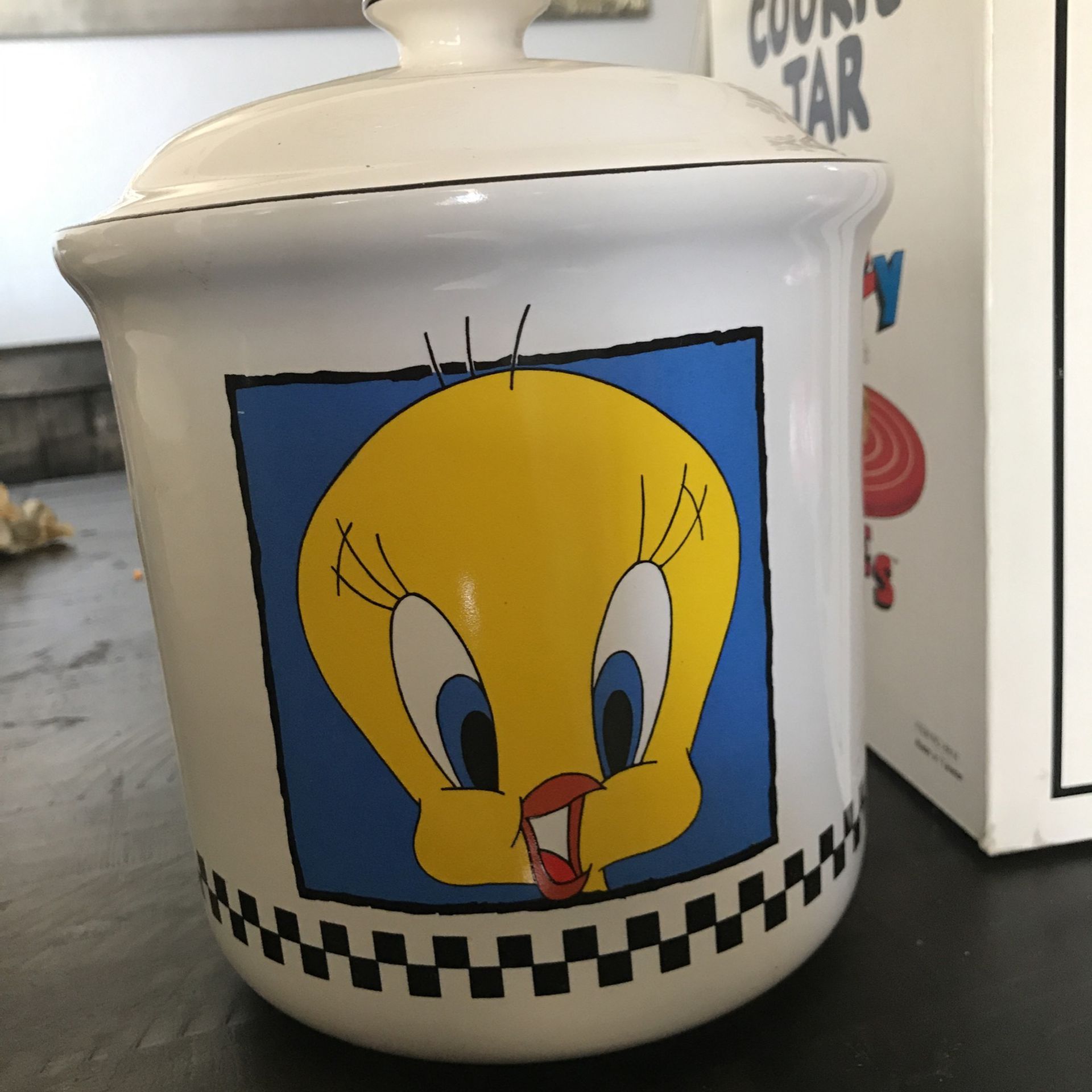 Vintage 1993 Looney Tunes Tweety Cookie Jar