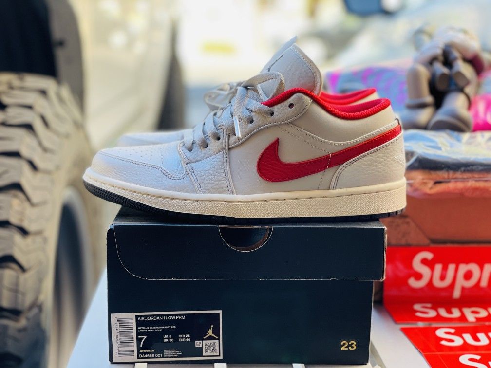 Jordan 1 Low Night Track Size 7 Mens Pre-Owned Sail/Metallic Silver-Varsity Red-Black DA4668-001