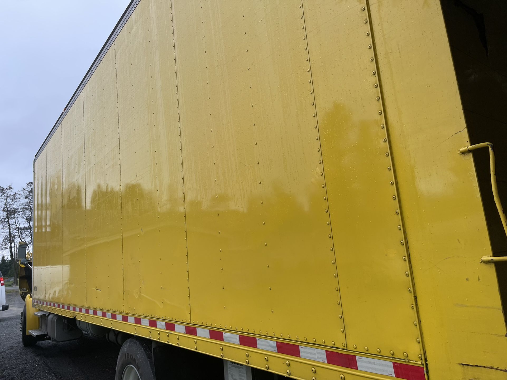26’ Box Truck Sterling Acterra 2007 Clean Title On Hand
