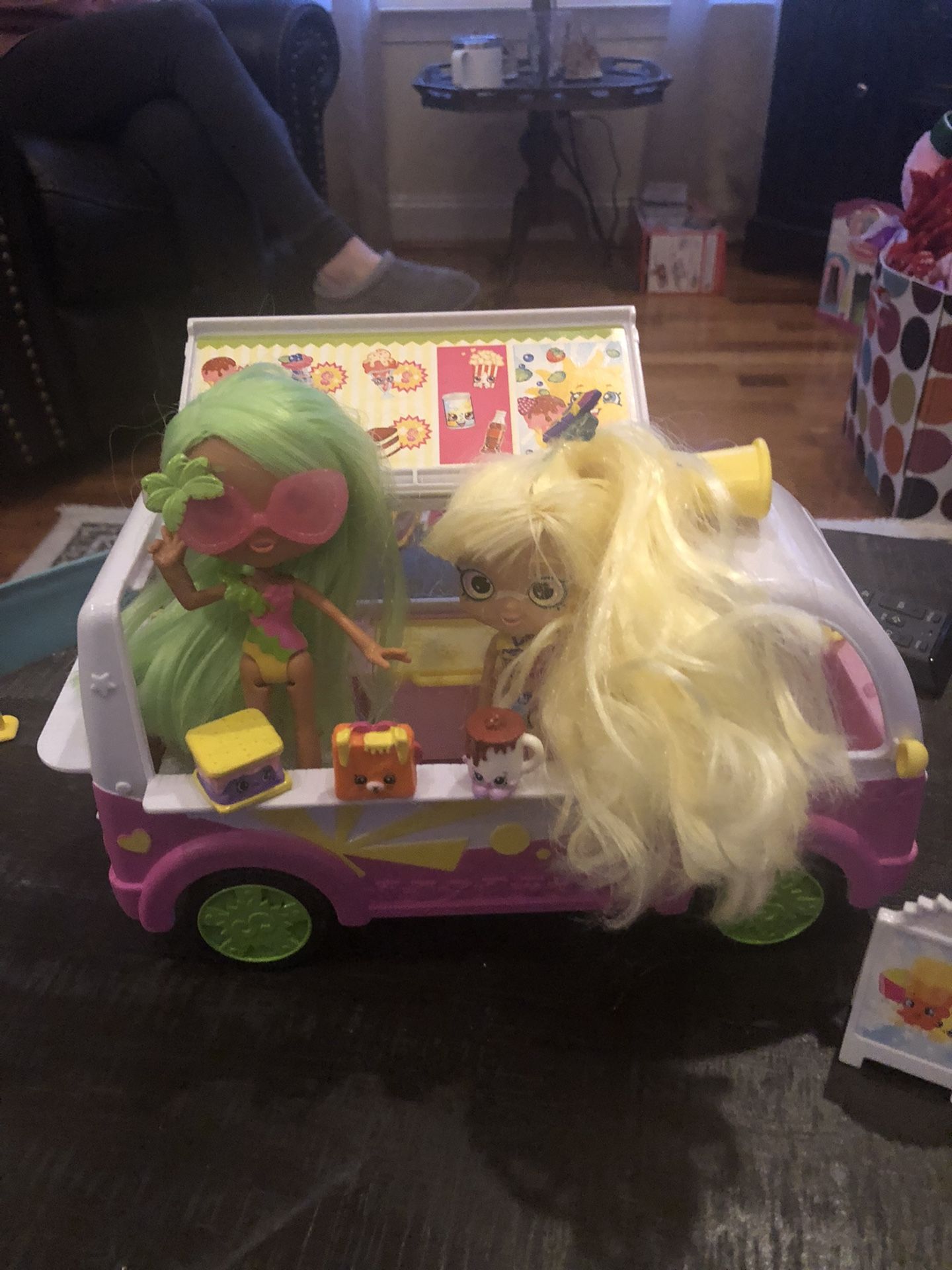 SHOPKINS 62 Figures 6 Sets Everything You See On The Table 2 Dolls All Figures Have Shopping Bags And Charts