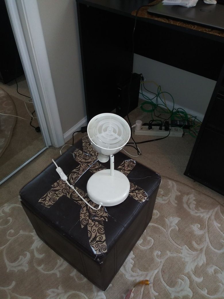 Table lamp and desk lamp