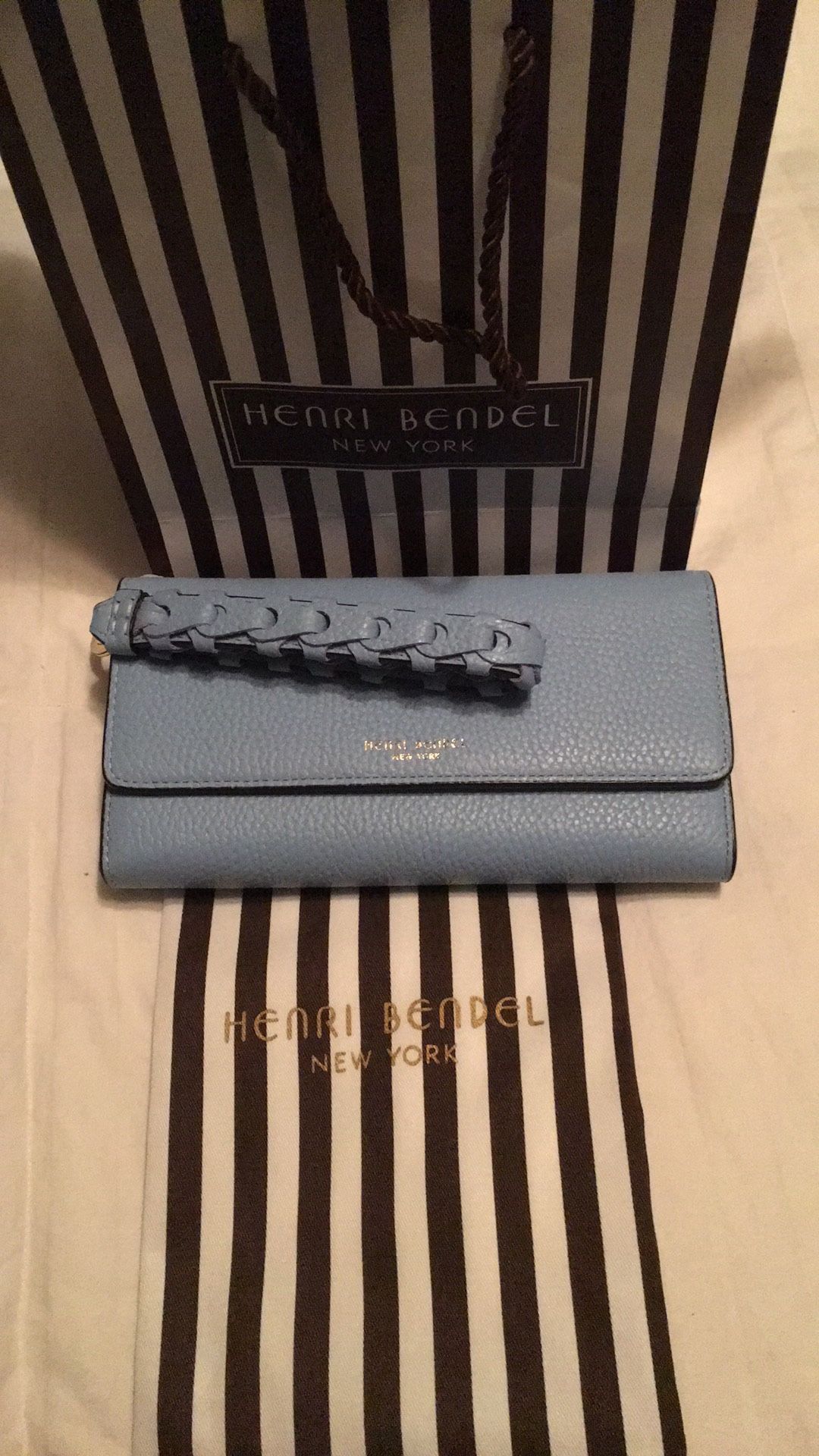 NWT Henri Bendel Uptown Organizer Wallet for Sale in Boca Raton, FL -  OfferUp