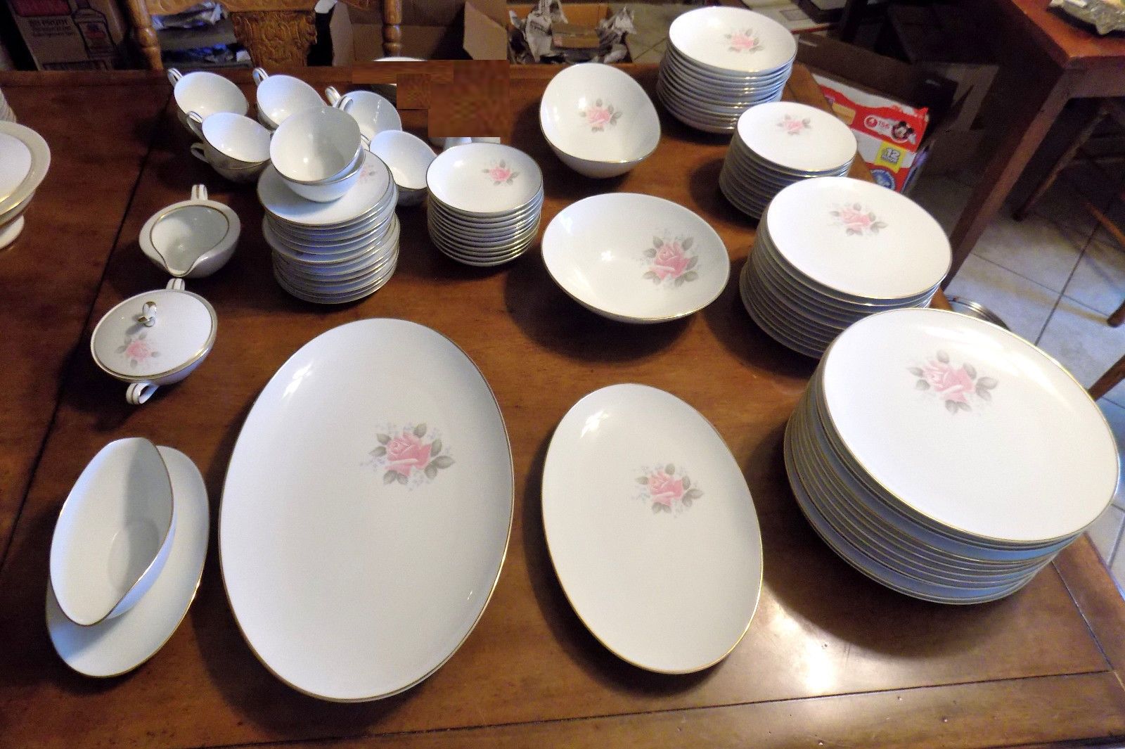 Dinner china Noritake Roseville Service for 8 OR 12 (7 pc setting) beautiful set Excellent