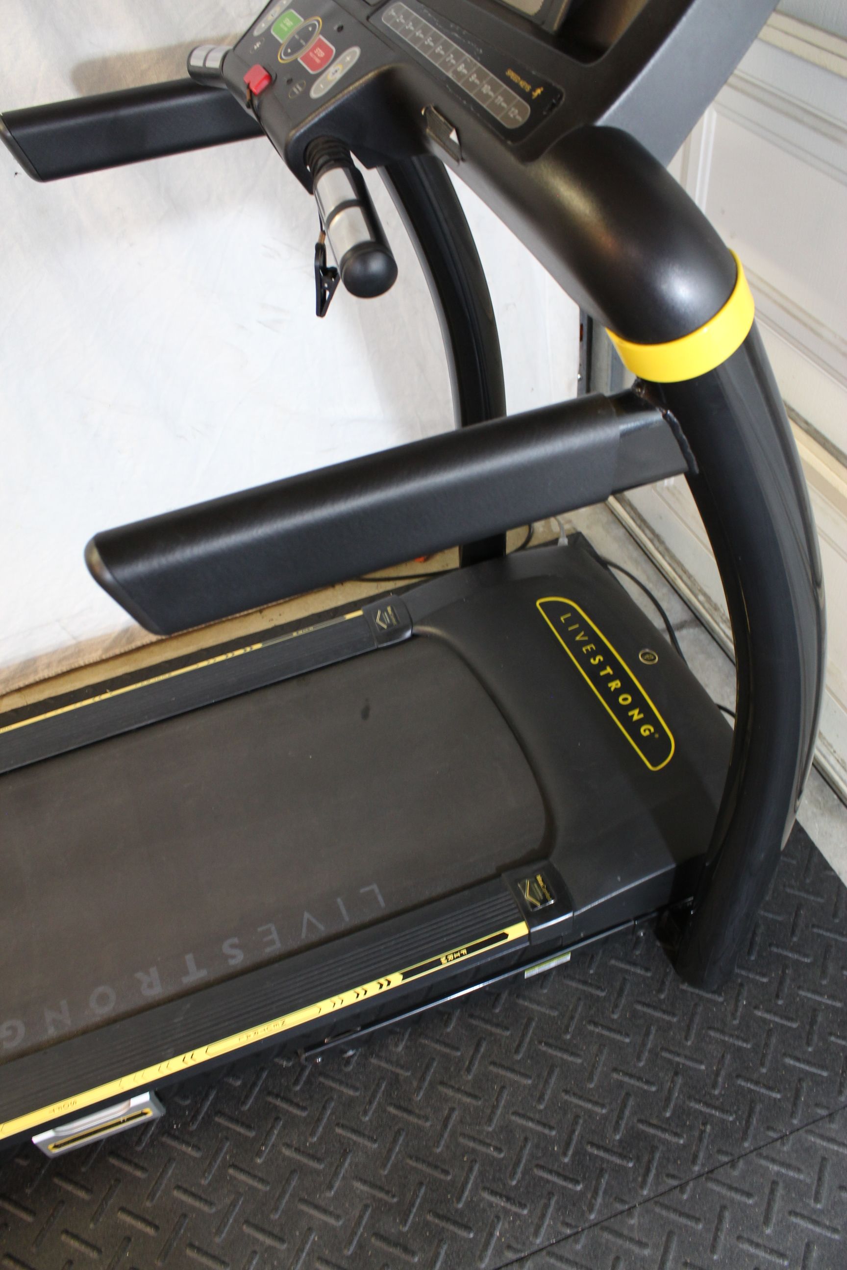 LiveStrong LS8.0T Treadmill Walk/Run/Jog Trainer Exercise Machine