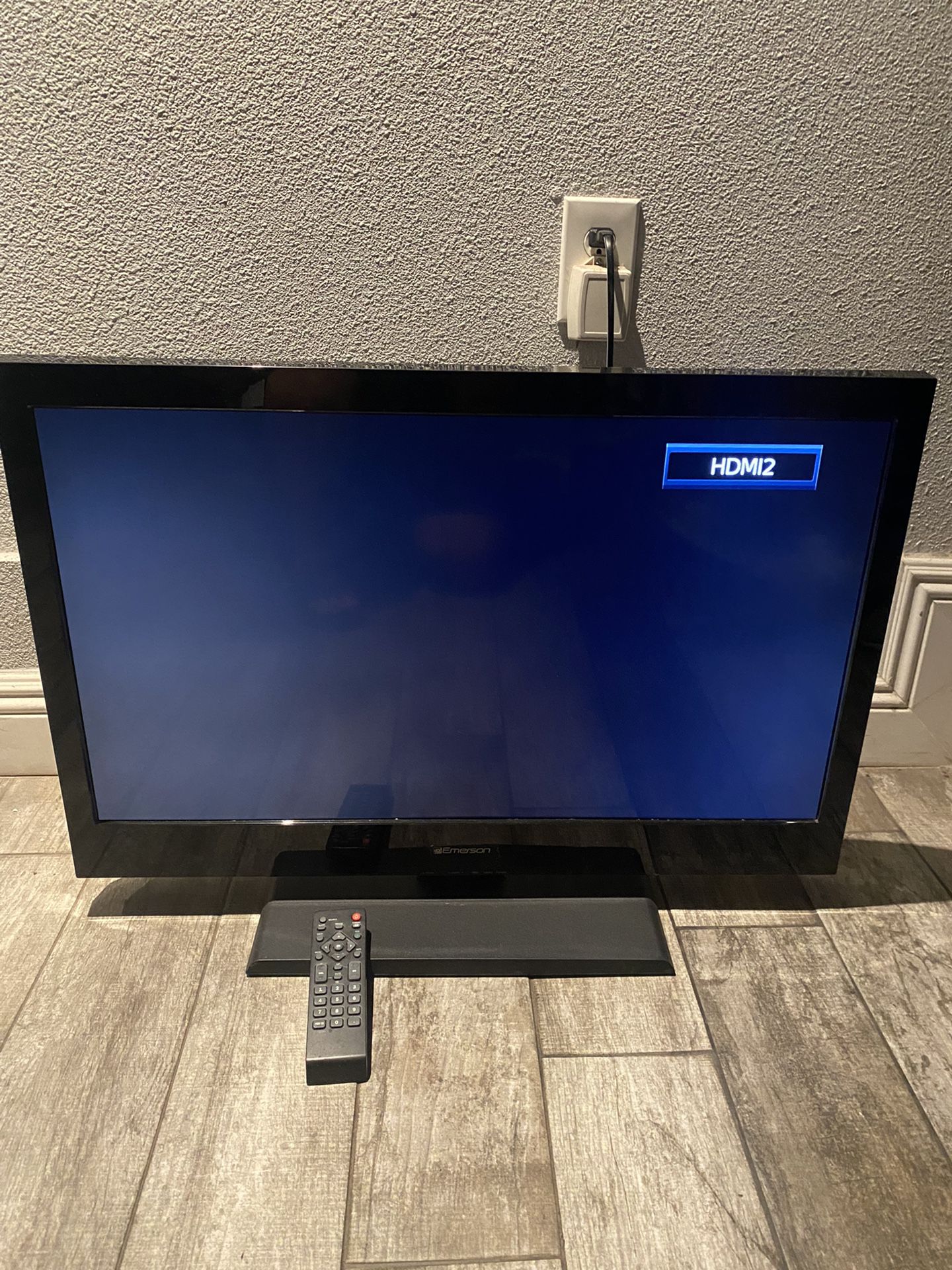 Enerson 32 inch TV 