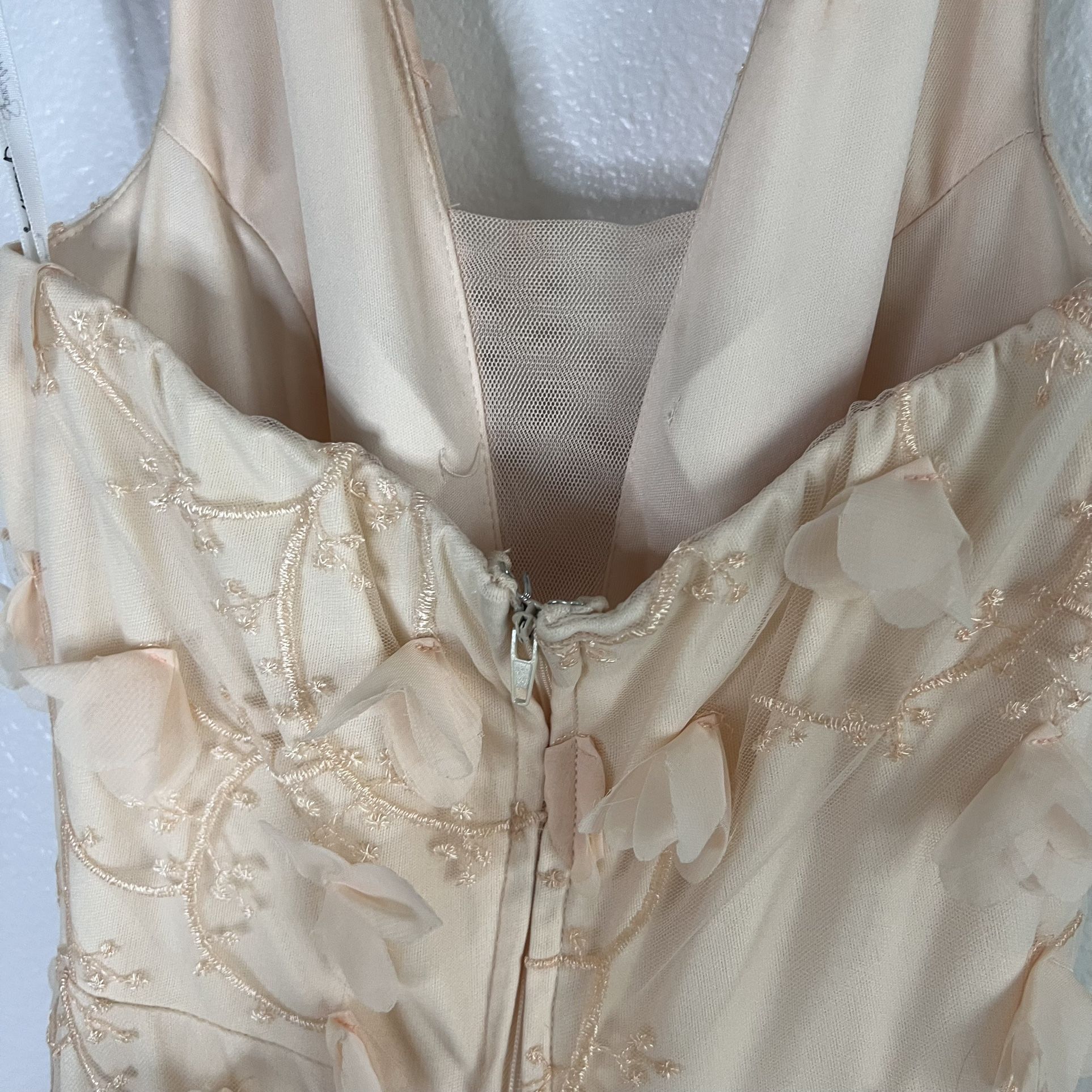 EUC Speechless Blush Pink Halter Applique Maxi Prom Gown sz 1