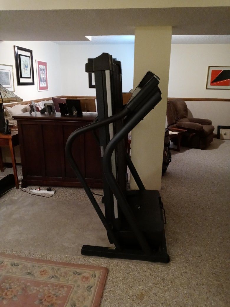 Nordic Track C 1900 Treadmill
