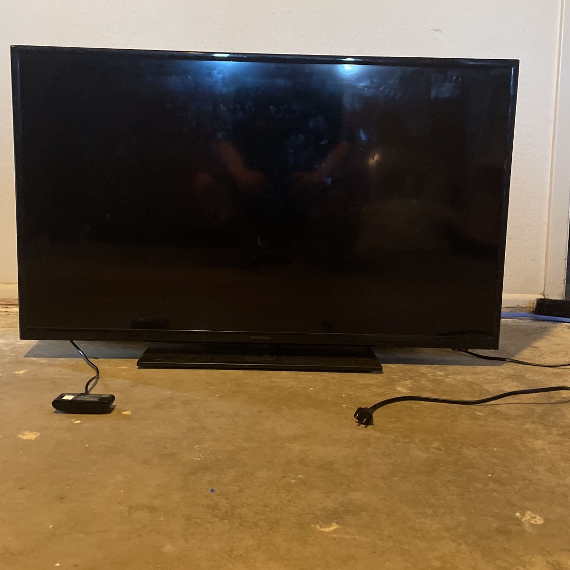 35-inch-tv-with-roku-set-up-for-sale-in-odessa-tx-offerup