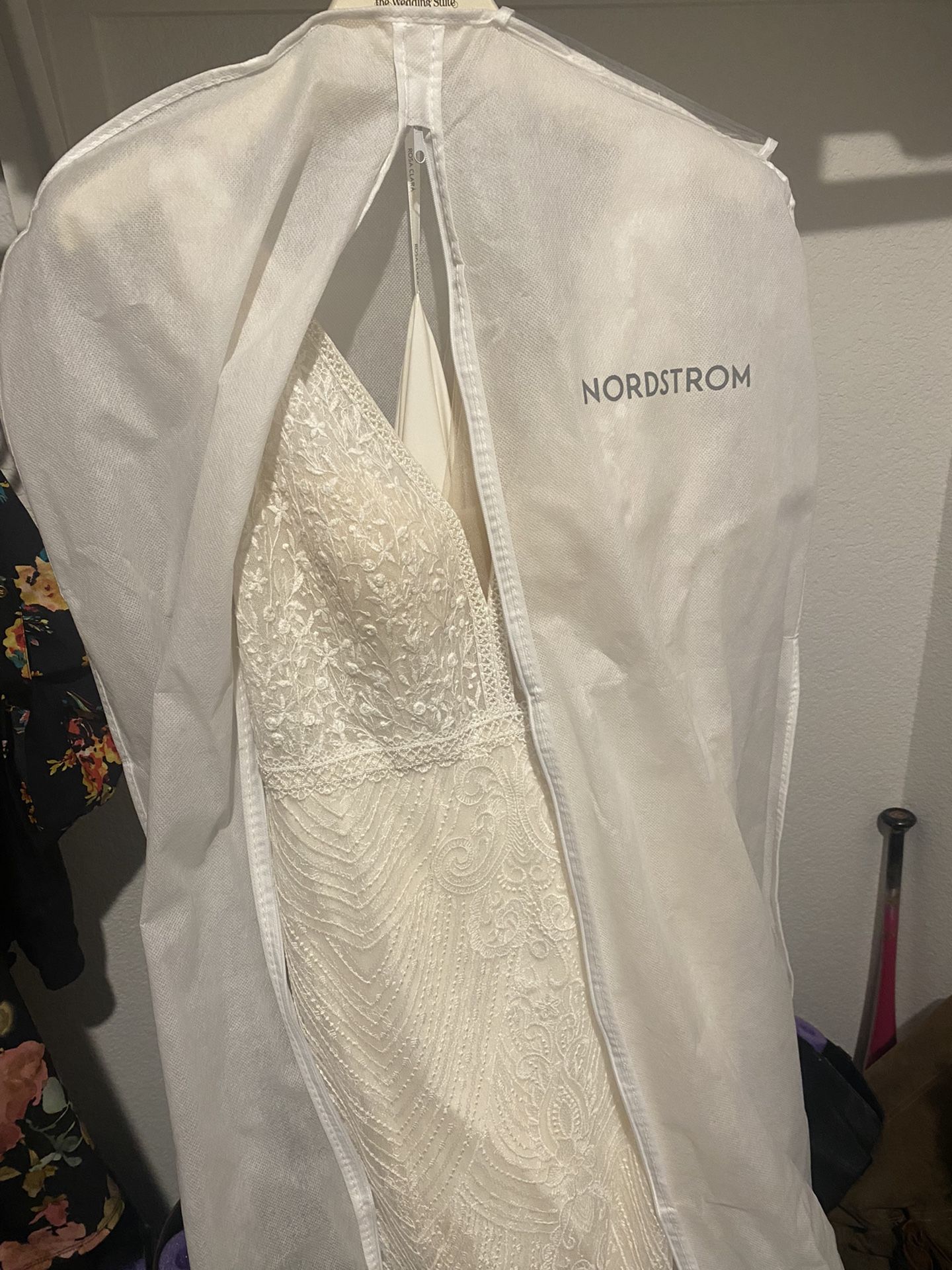 Rosa Clara Cher Wedding Dress & Veil