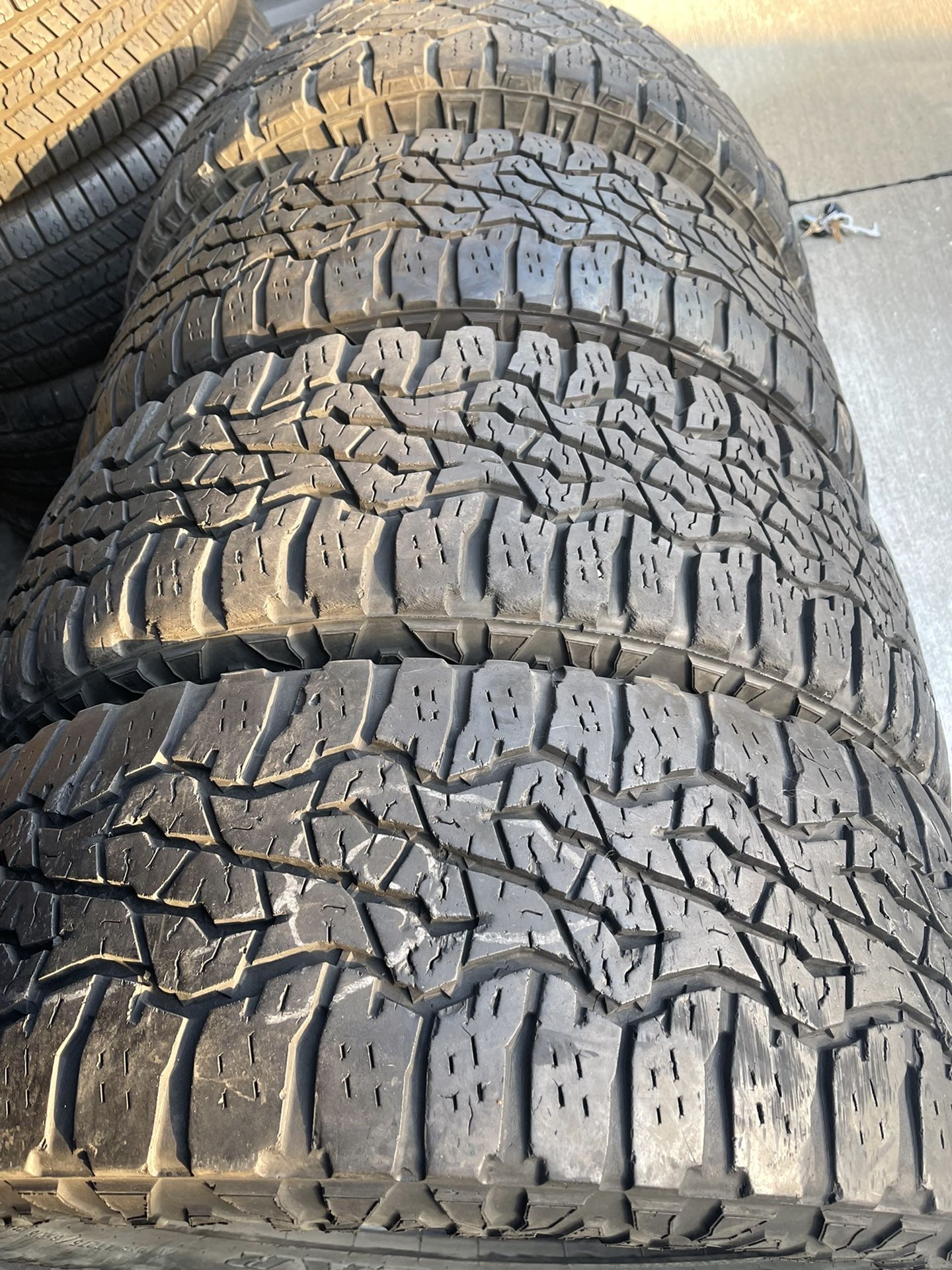 275-65-18 Goodyear