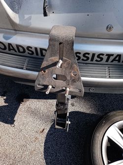 Spare tire carrier for trailer hitch Thumbnail