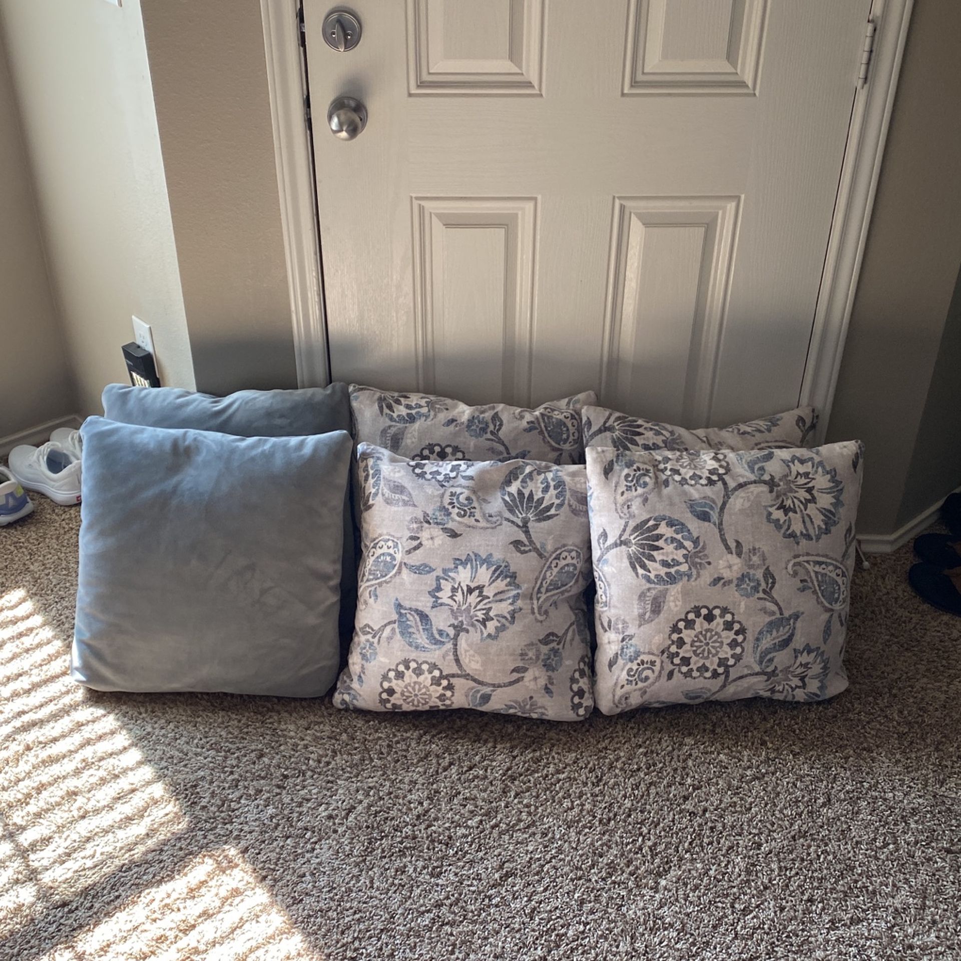 6 Couch Pillows