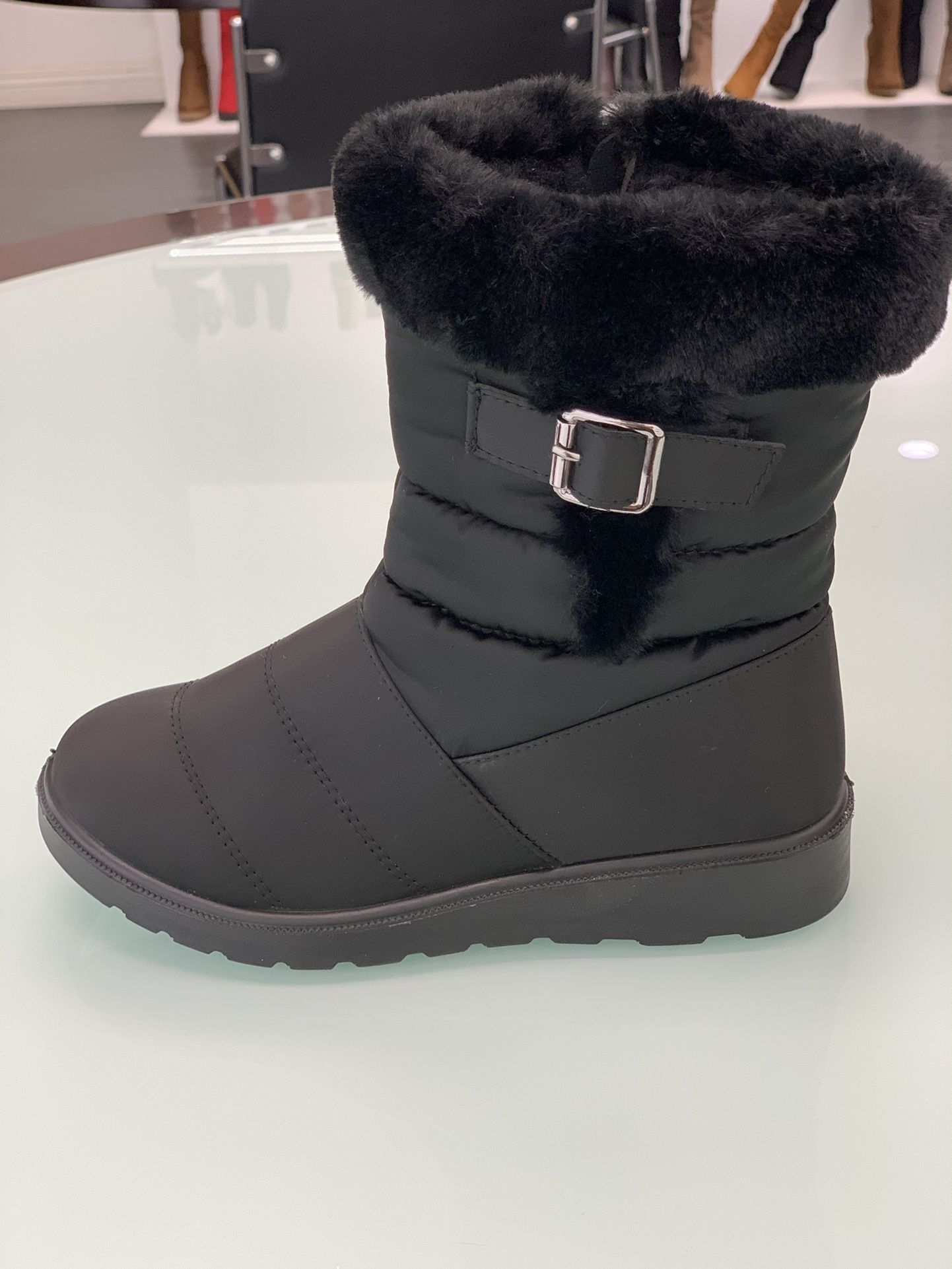 Winter Warm Snow Women’s Boots Sizes 5.5, 6,6.5,7,7.5,8,8.5,9,10 ...$25 Per Pair Ask For Your Size And Color