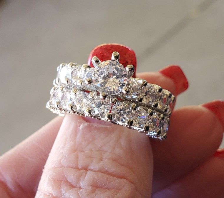 1ct. Round cut wedding set.... size 6