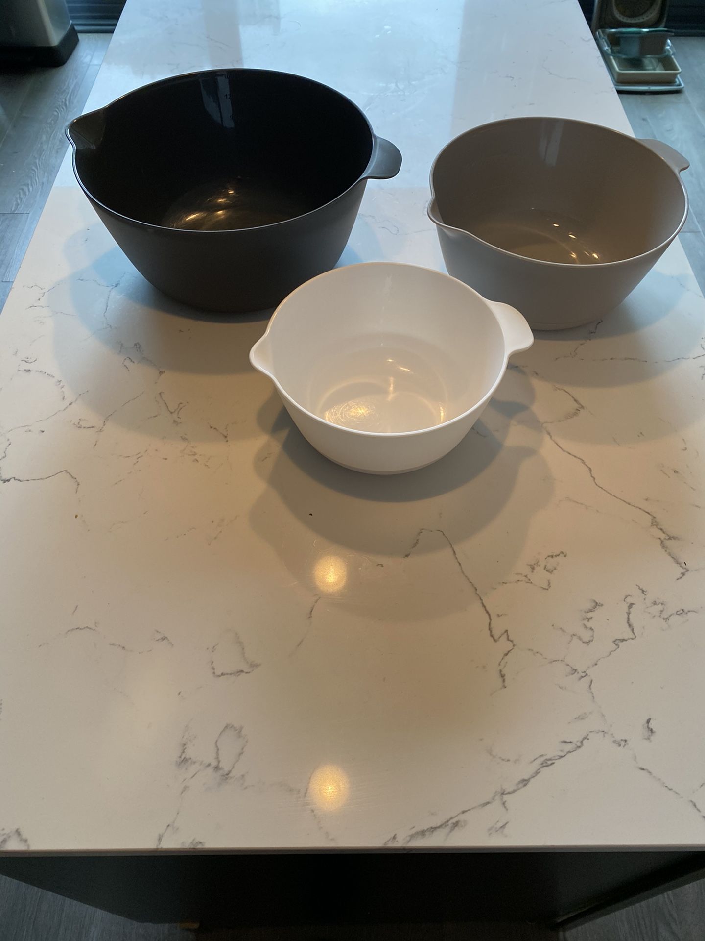 Mixing bowls - plastic - 3 sizes
