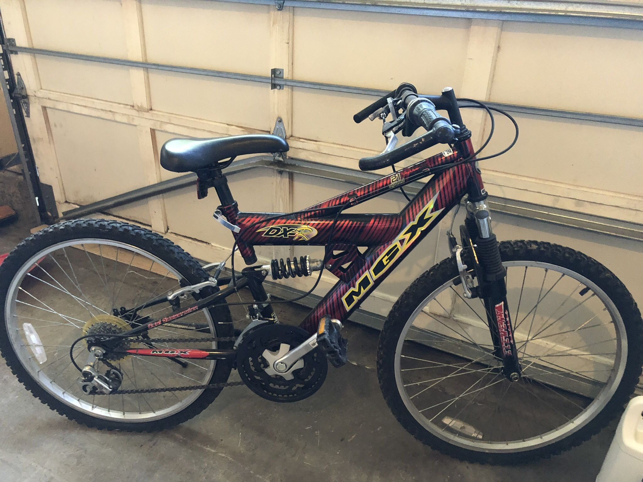 Mongoose MGX 21-speed Bicycle