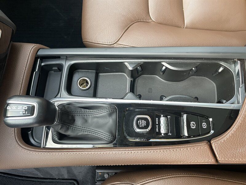 2019 Volvo XC90 T6 Momentum