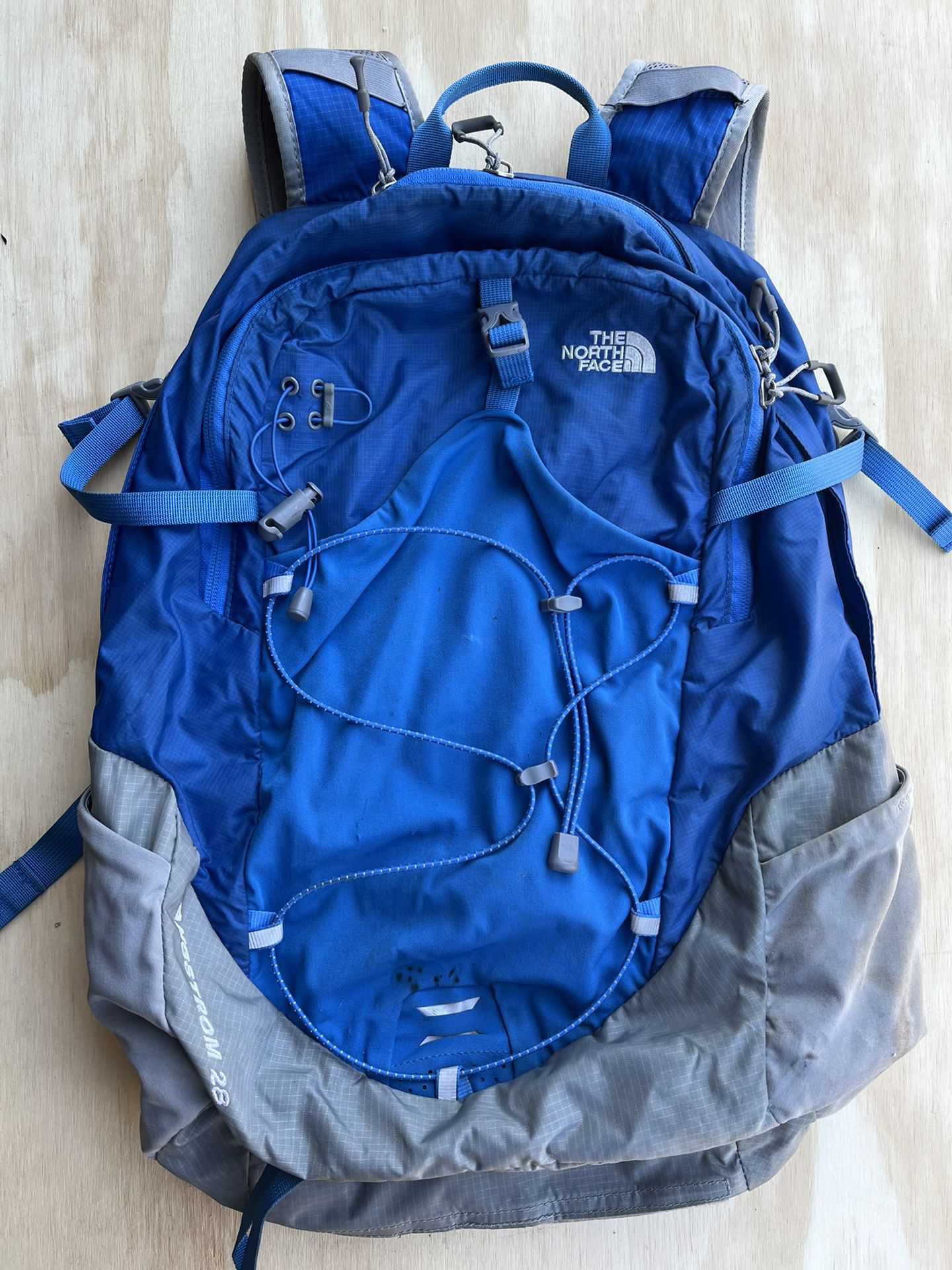 North Face Amgstrom 28 Hiking Pack