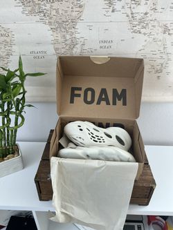 Yeezy Foam Runner Ararat Size 8 - New - Authentic  Thumbnail
