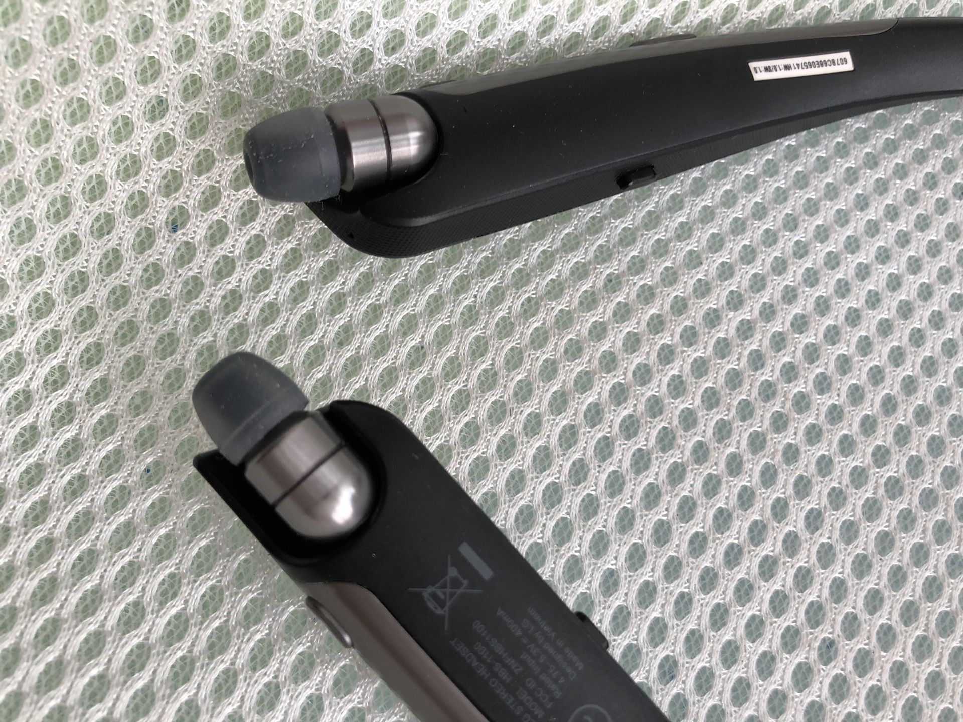LG 1100 Bluetooth headset