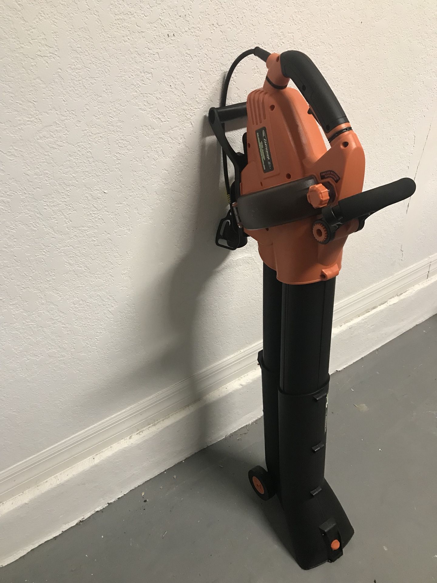 Blower, Vacuum and Mulch 3 in 1