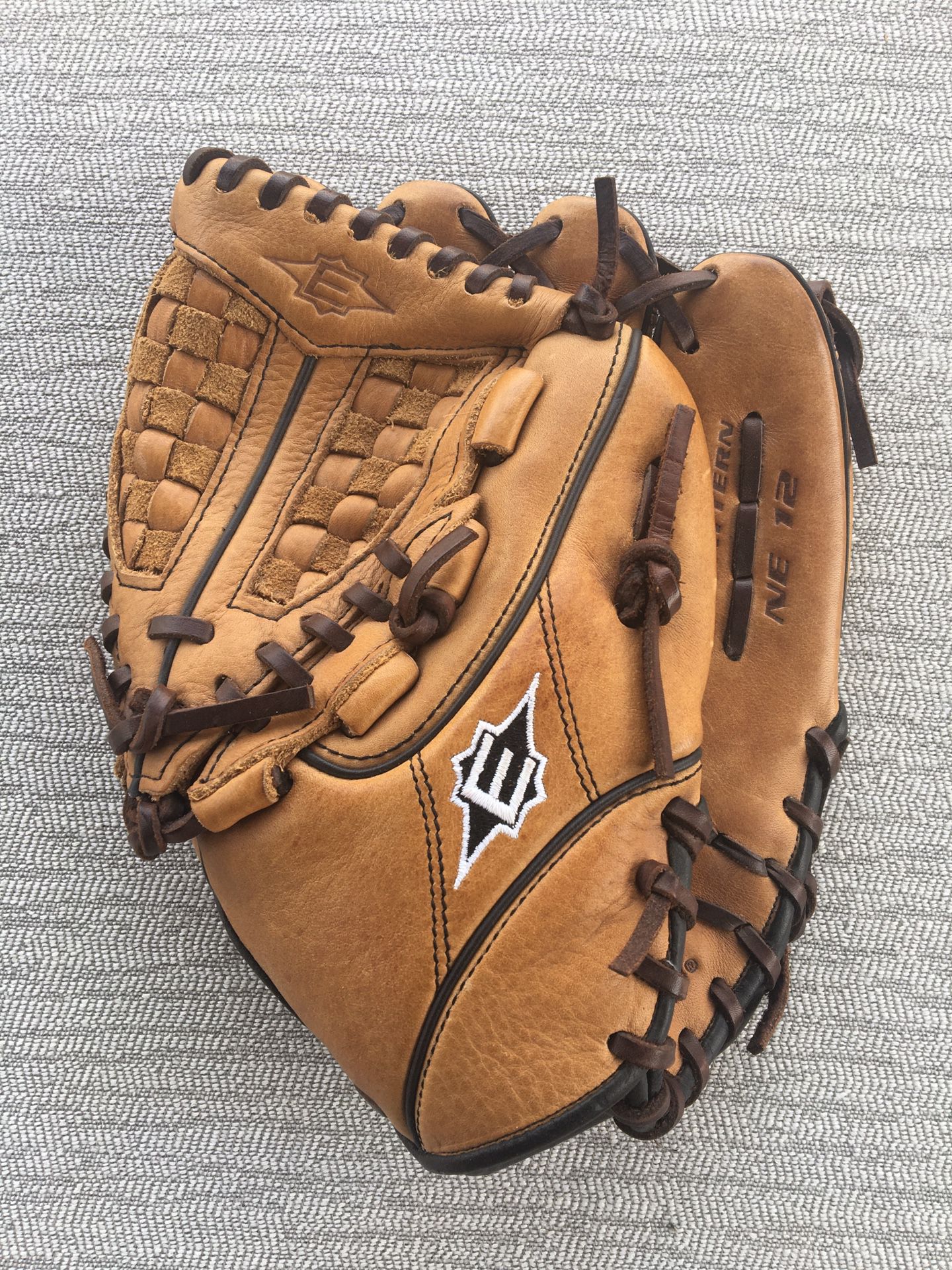Easton 12” Baseball Glove In Like New Condition