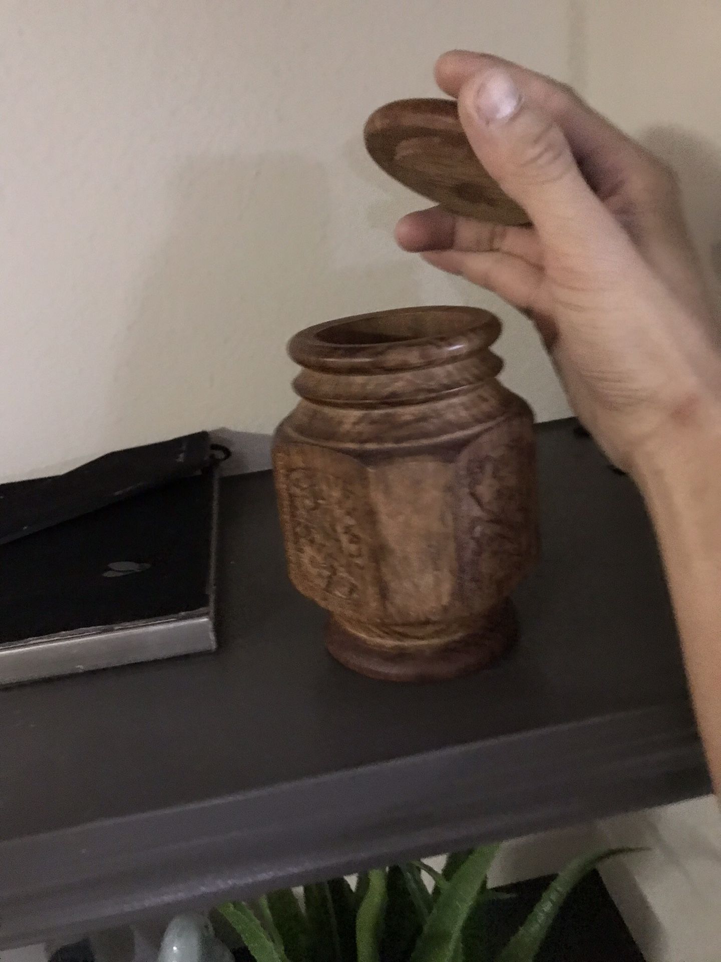Small wooden storage canister w/lid (home/office desk decoration)