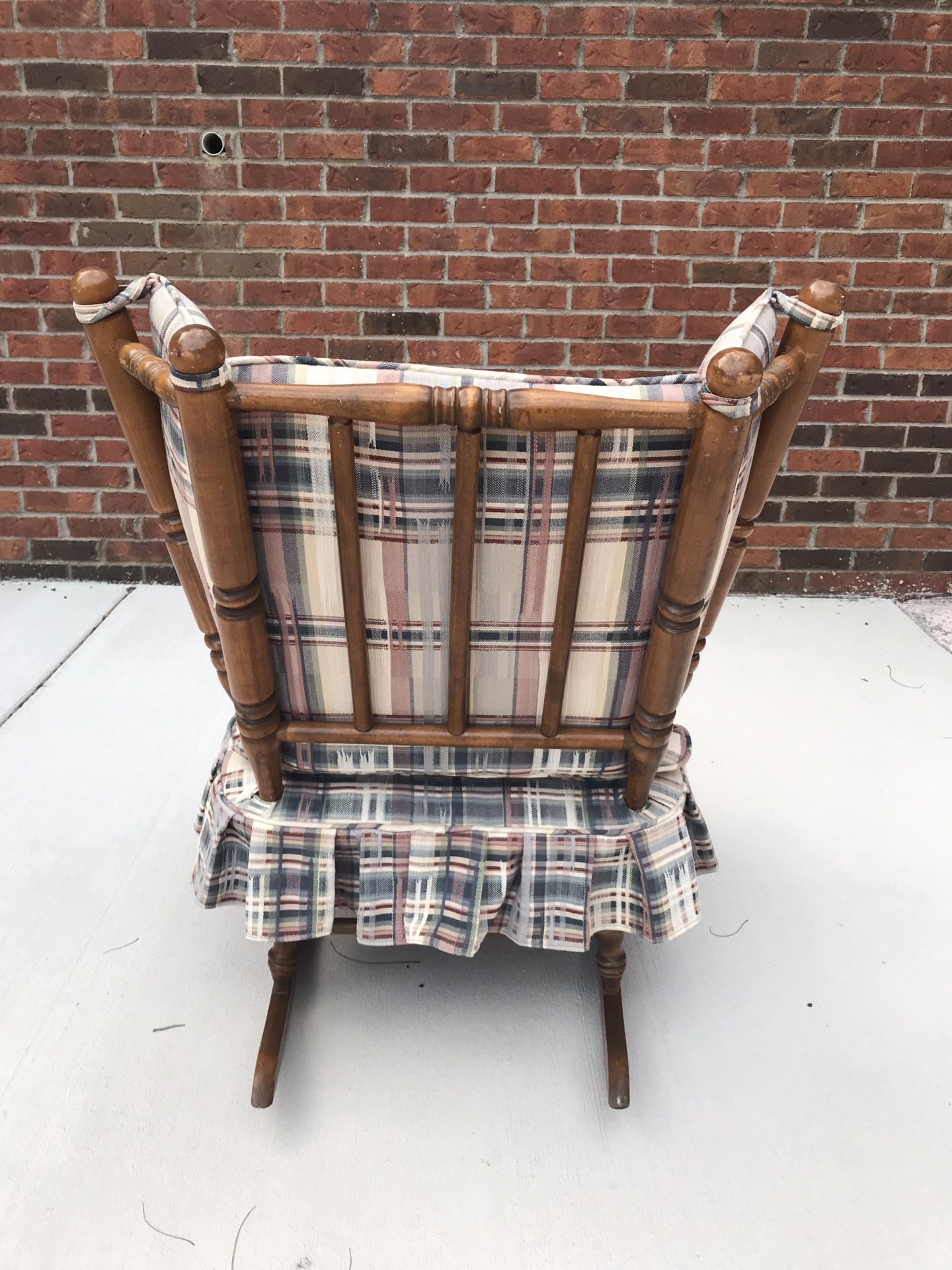 Rocking Chair With Cloth Cushions 