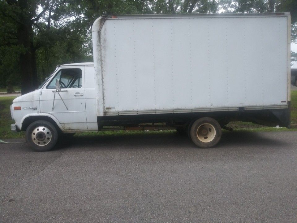 2006 Chevy Express box truck