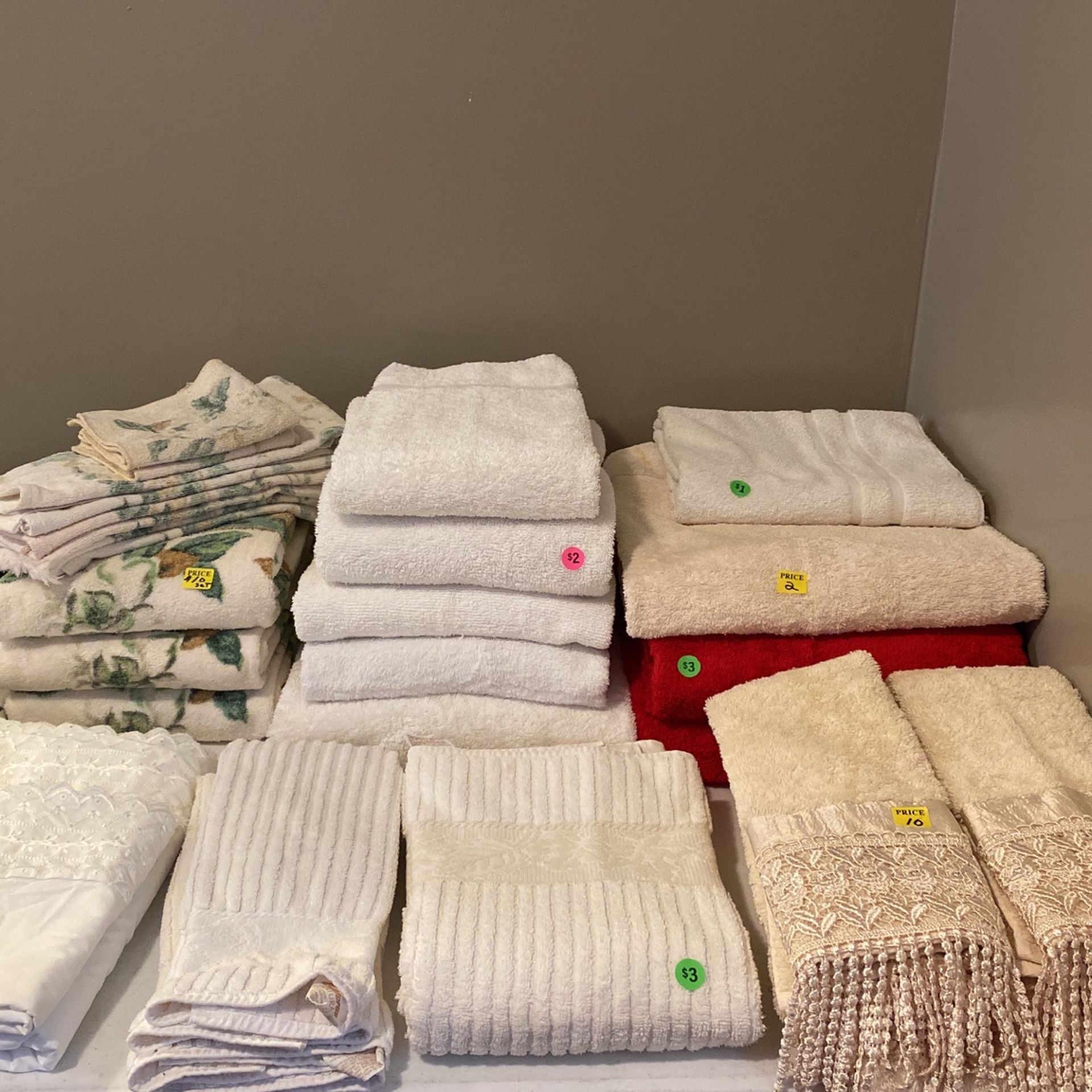 Sheets - Towels - Tablecloths