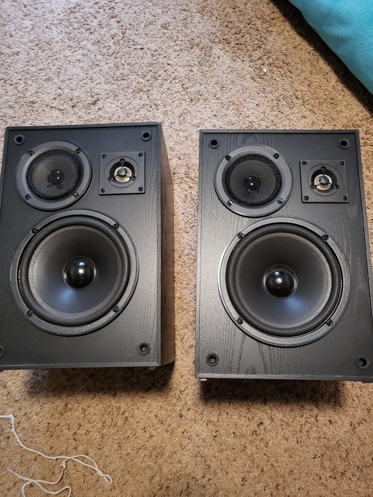 Dj Equipment For Parties Or Podcasting.