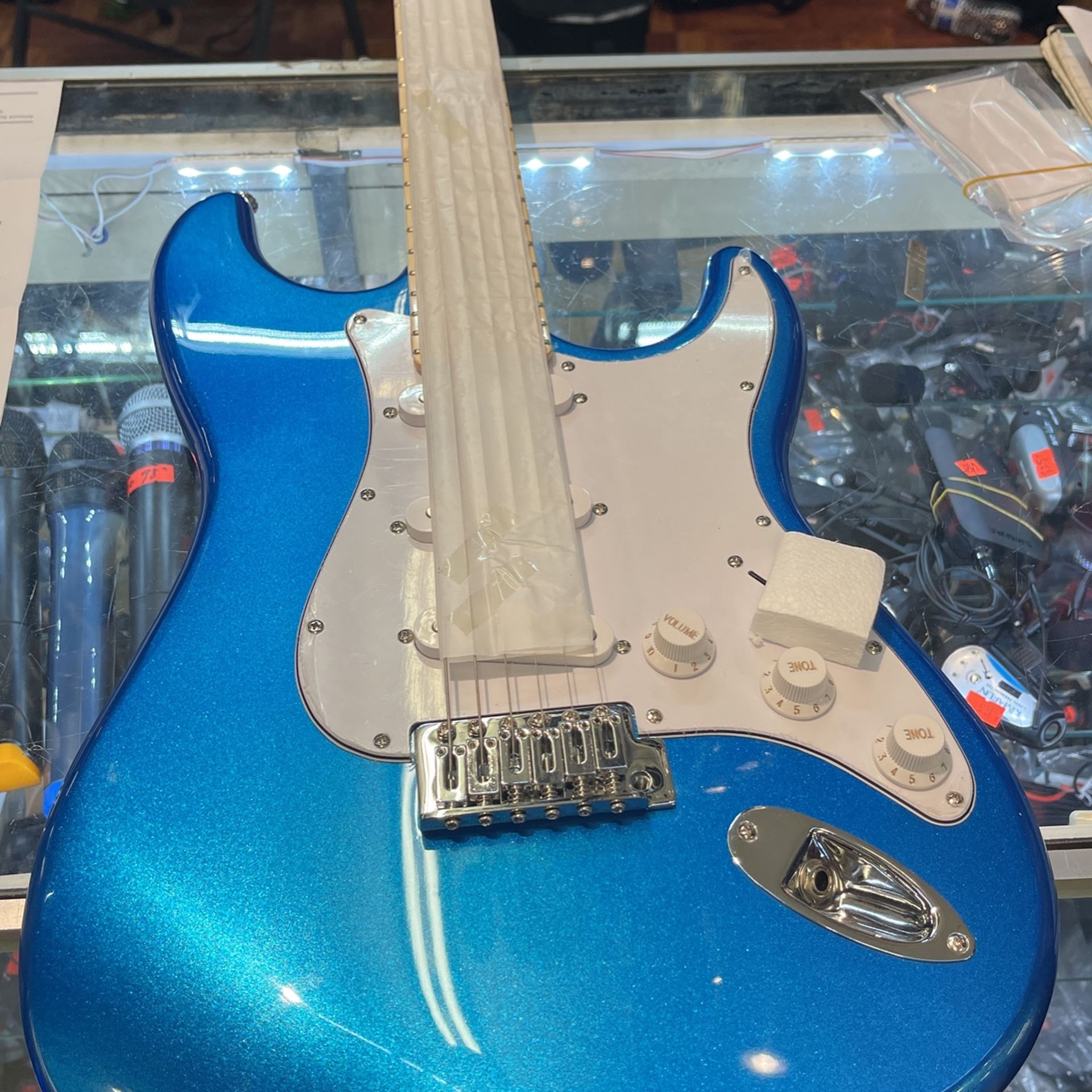 Bew Guitar With Bag And Cable