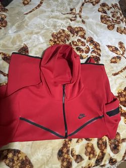 Red Nike Tech Fleece Size L Thumbnail