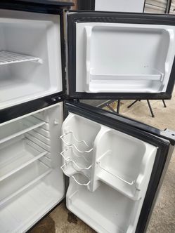 Magic Chef 4.5 cu. ft. 2-door mini fridge with freezer  Thumbnail