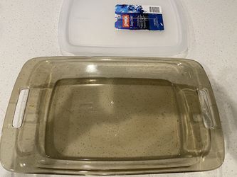 2 Pyrex Baking Dishes with lids Thumbnail