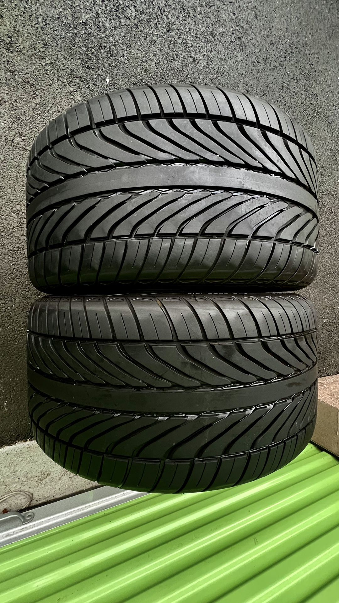 285/35/19 Goodyear F1  2 Tires