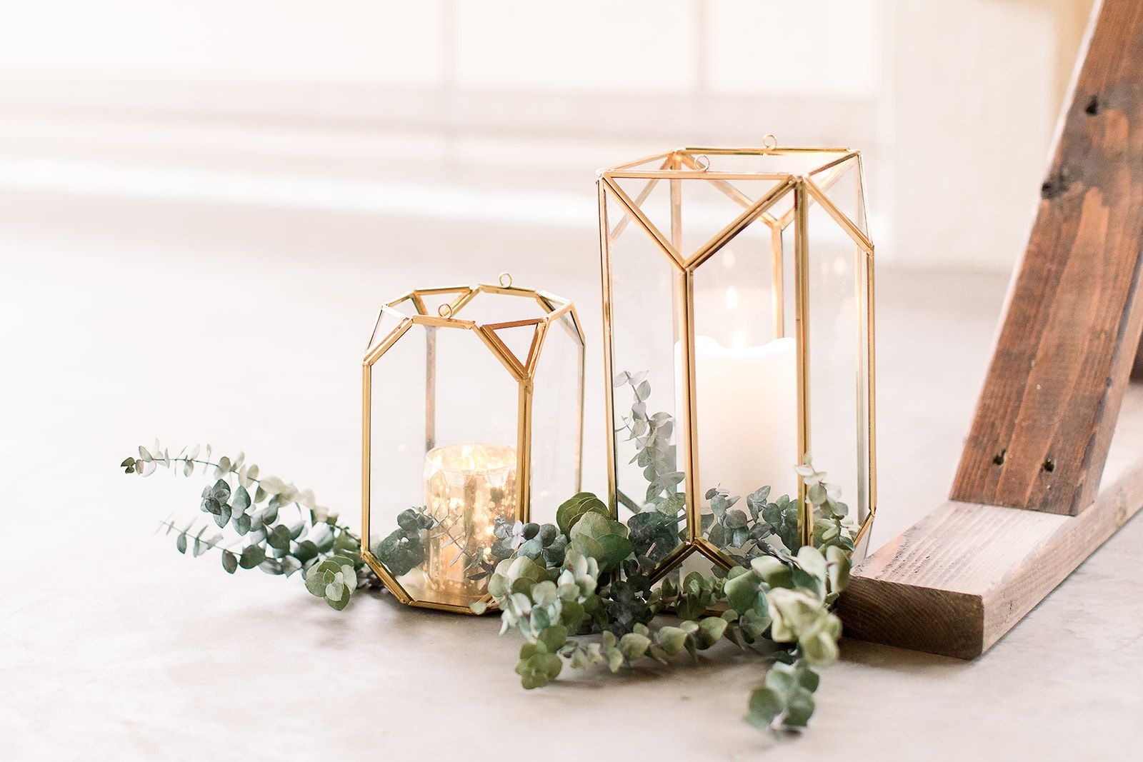 SMALL GOLD GEOMETRIC LANTERN