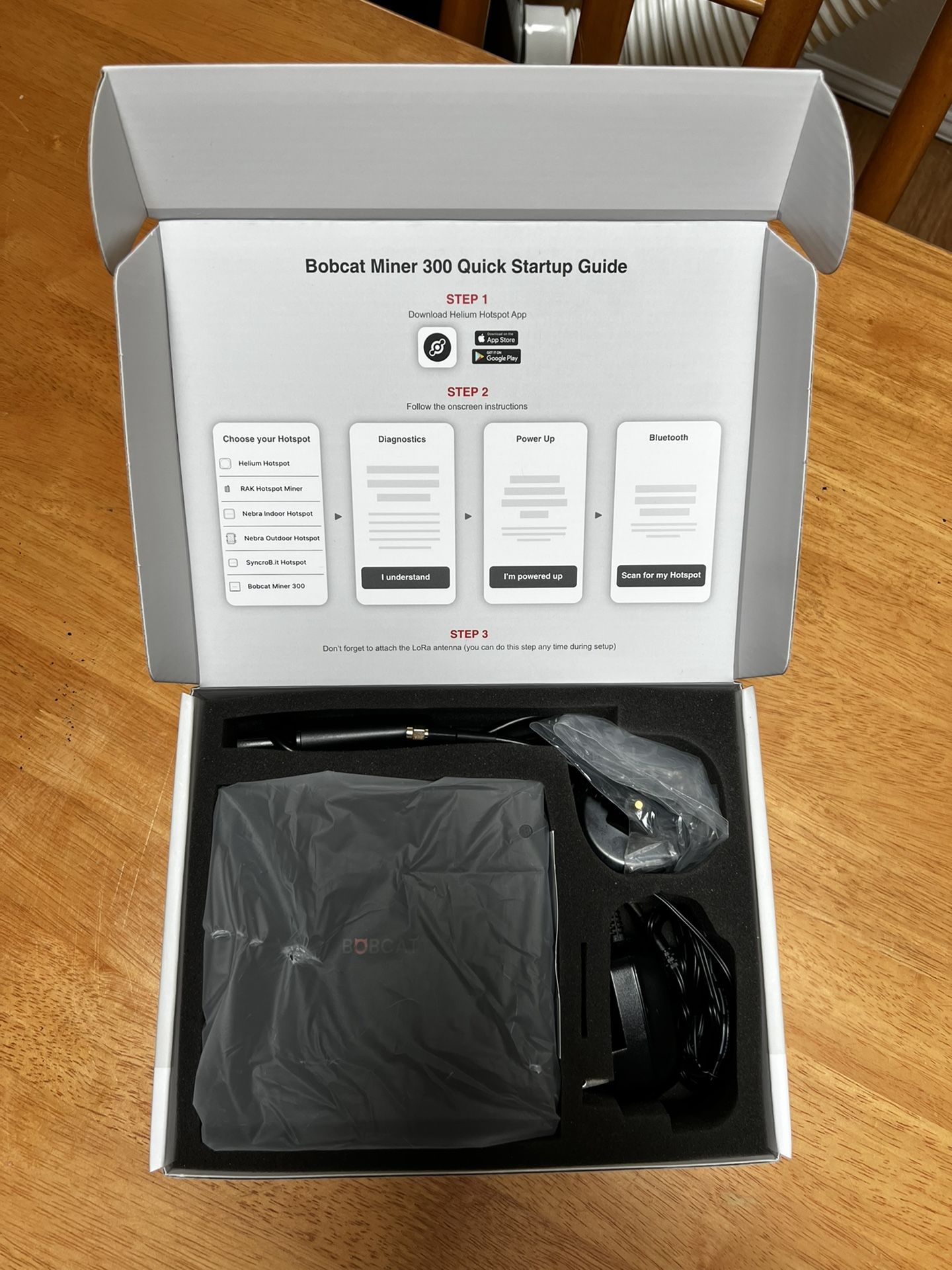 Bobcat Miner 300 - Helium Hotspot In Hand For North America (US 915)