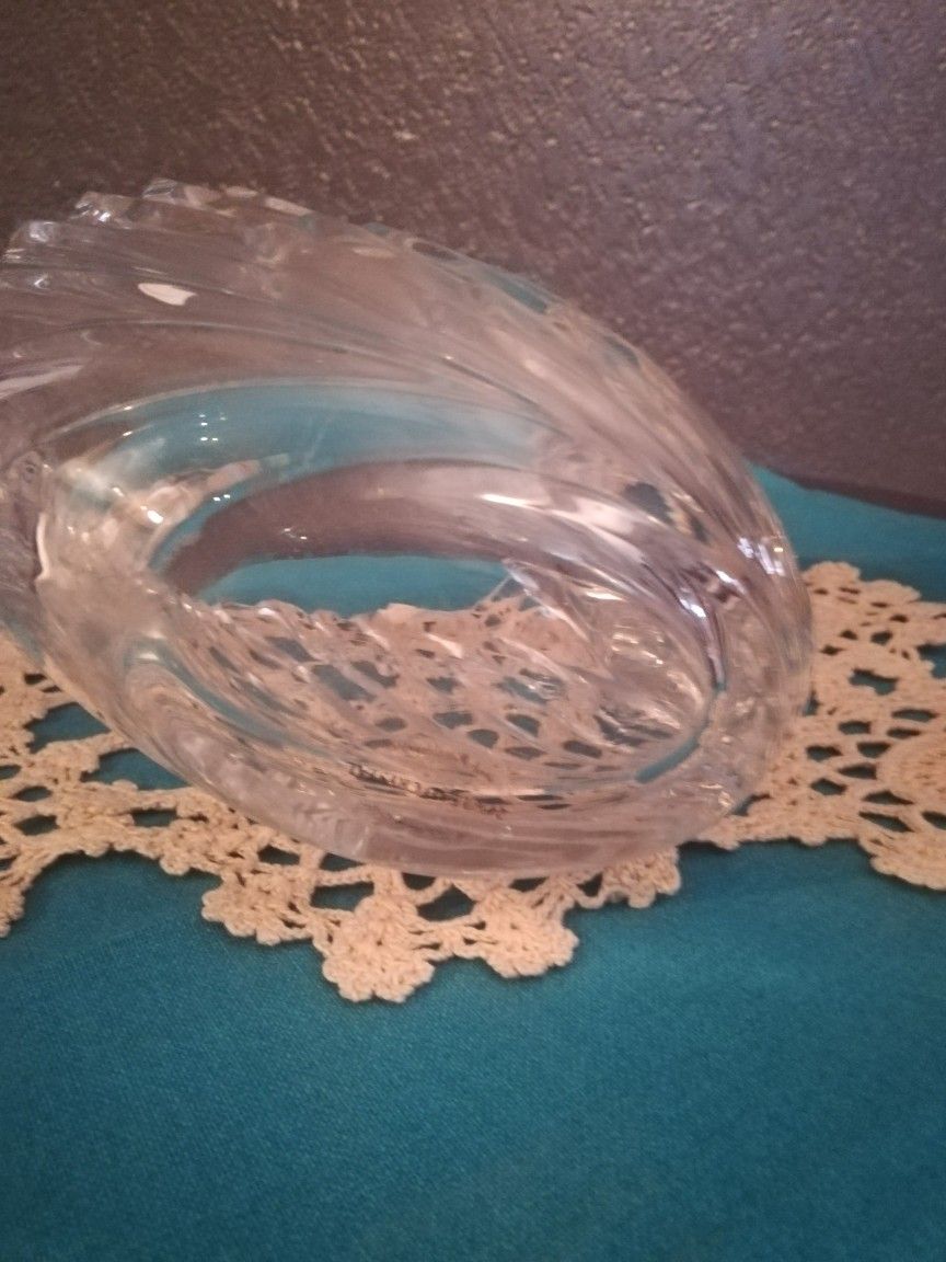 vintage Swan Gloria Vanderbilt 24% lead crystal candy dish