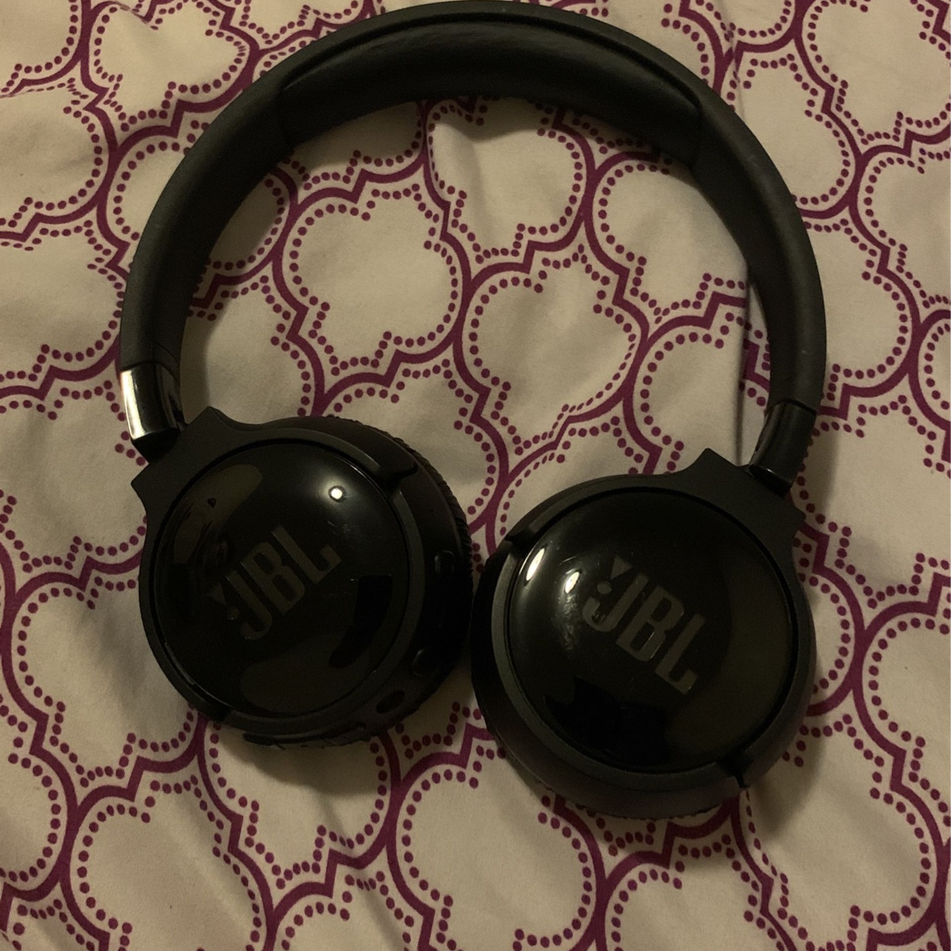 JBL Wireless bluetooth Headphones