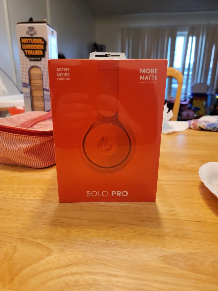 Beats Solo Pro