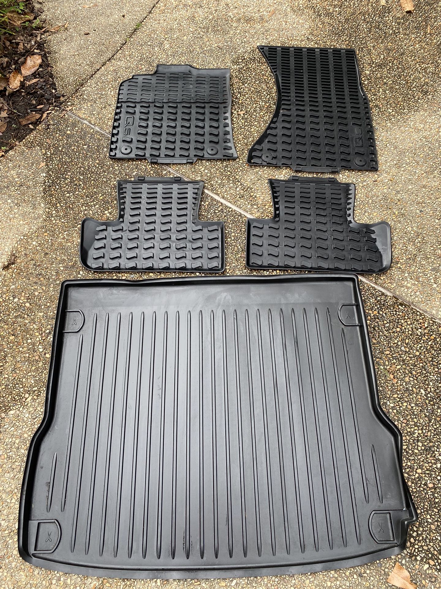 2017 Audi Q5 Floor Mats And Trunk Liner
