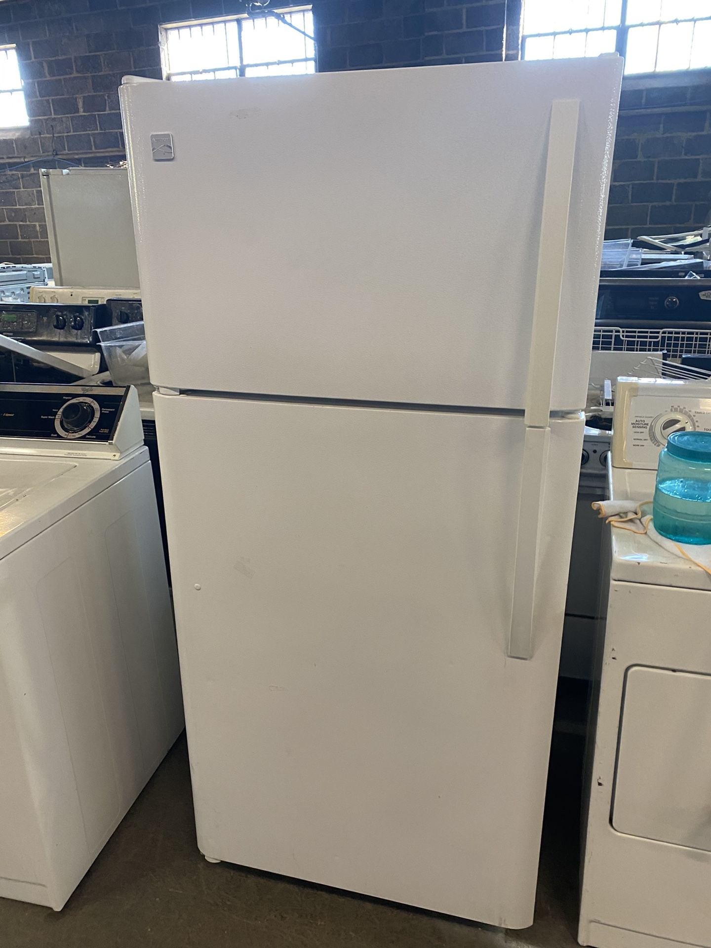Kenmore top mount refrigerator white for Sale in East Hartford, CT