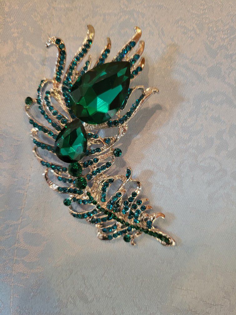 Beautiful Feather Brooch With Green Jewels (Costume Jewelry)