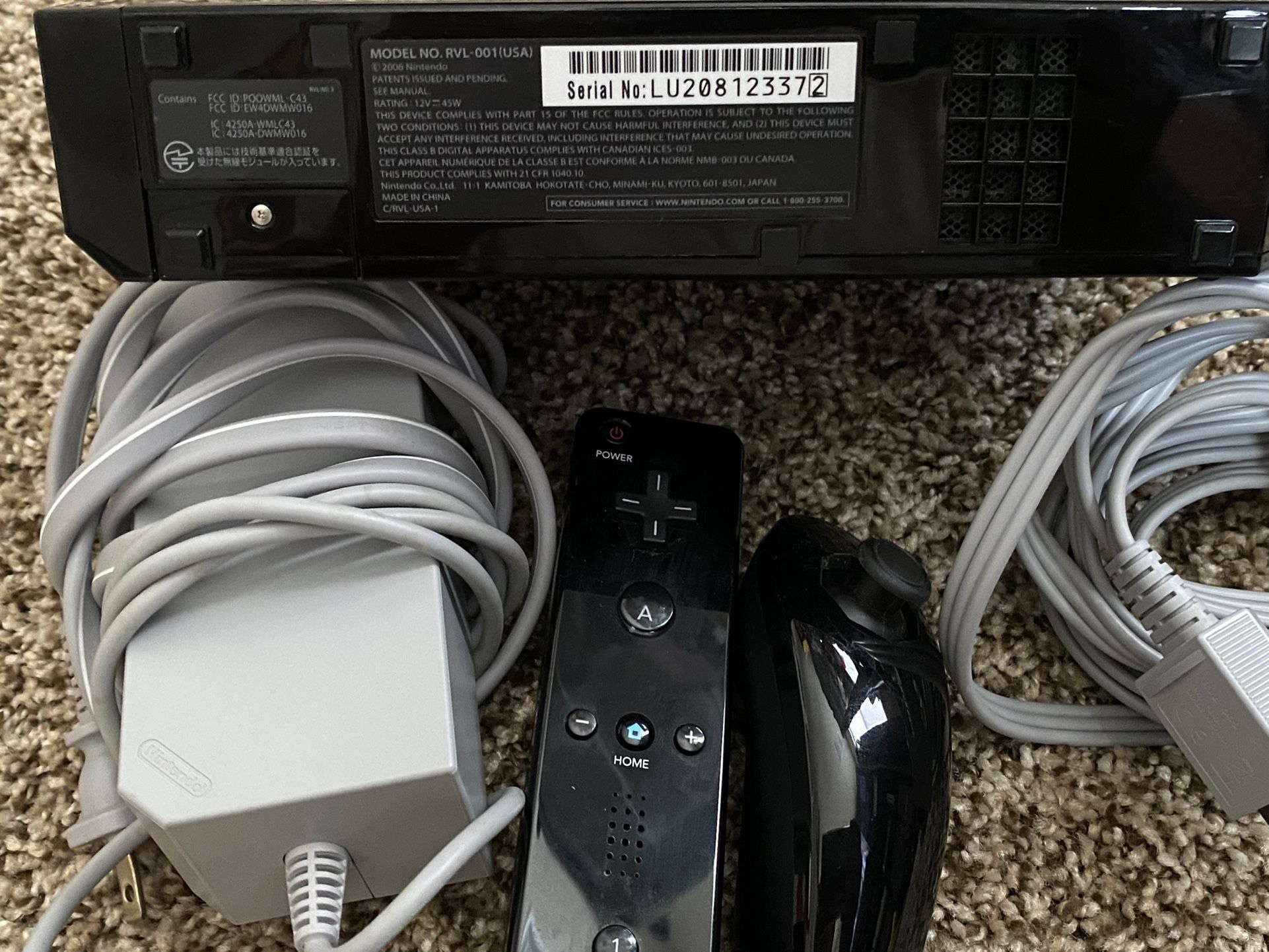 Nintendo Wii With Hook Ups And Game!