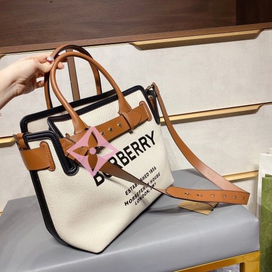 Burberry Pocket Tote Black 33x33cm