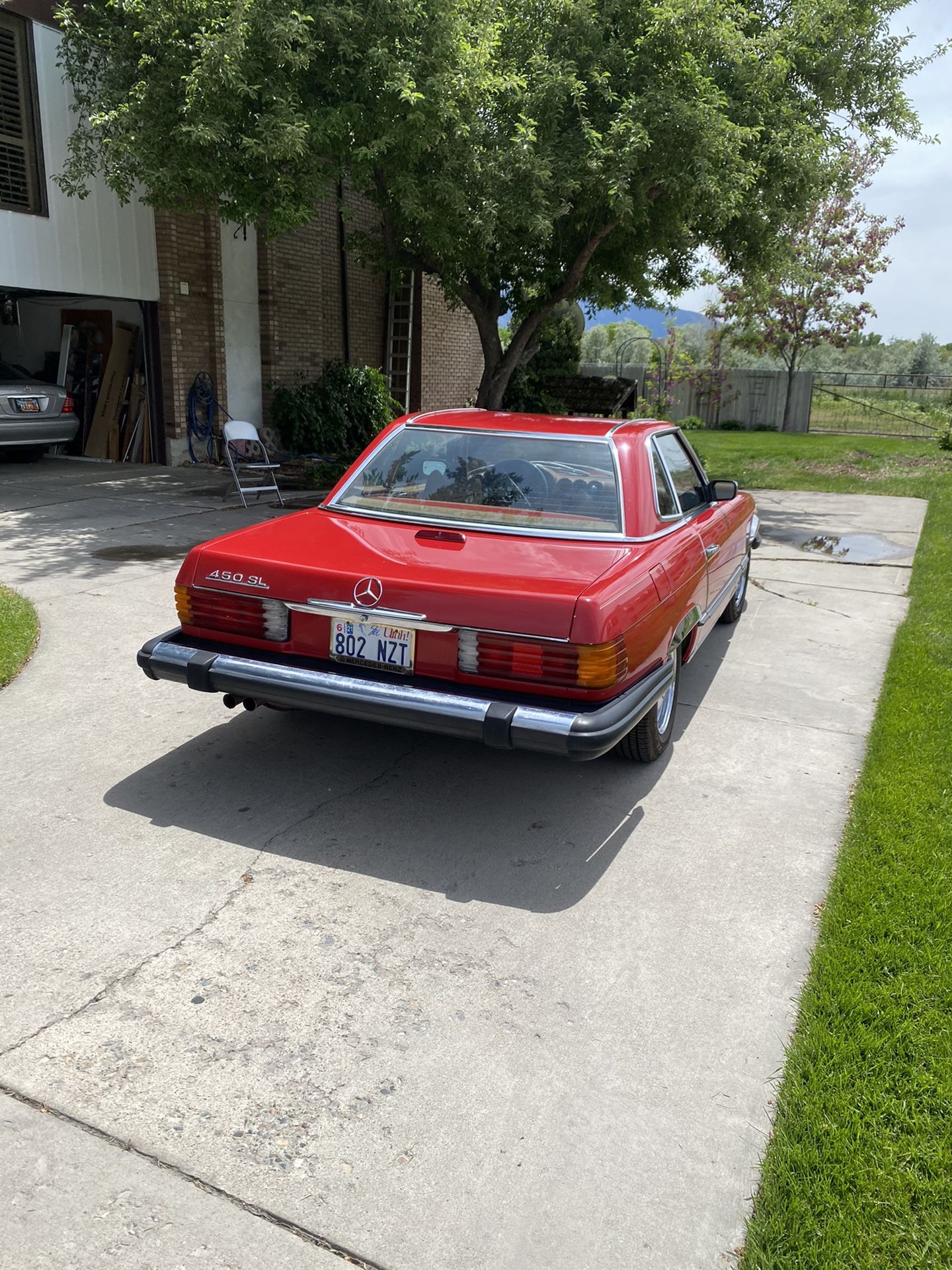 1974 450 SL Mercedes’ Roadster Coup Classic Collector Car Mercedes Red Palomino Interior